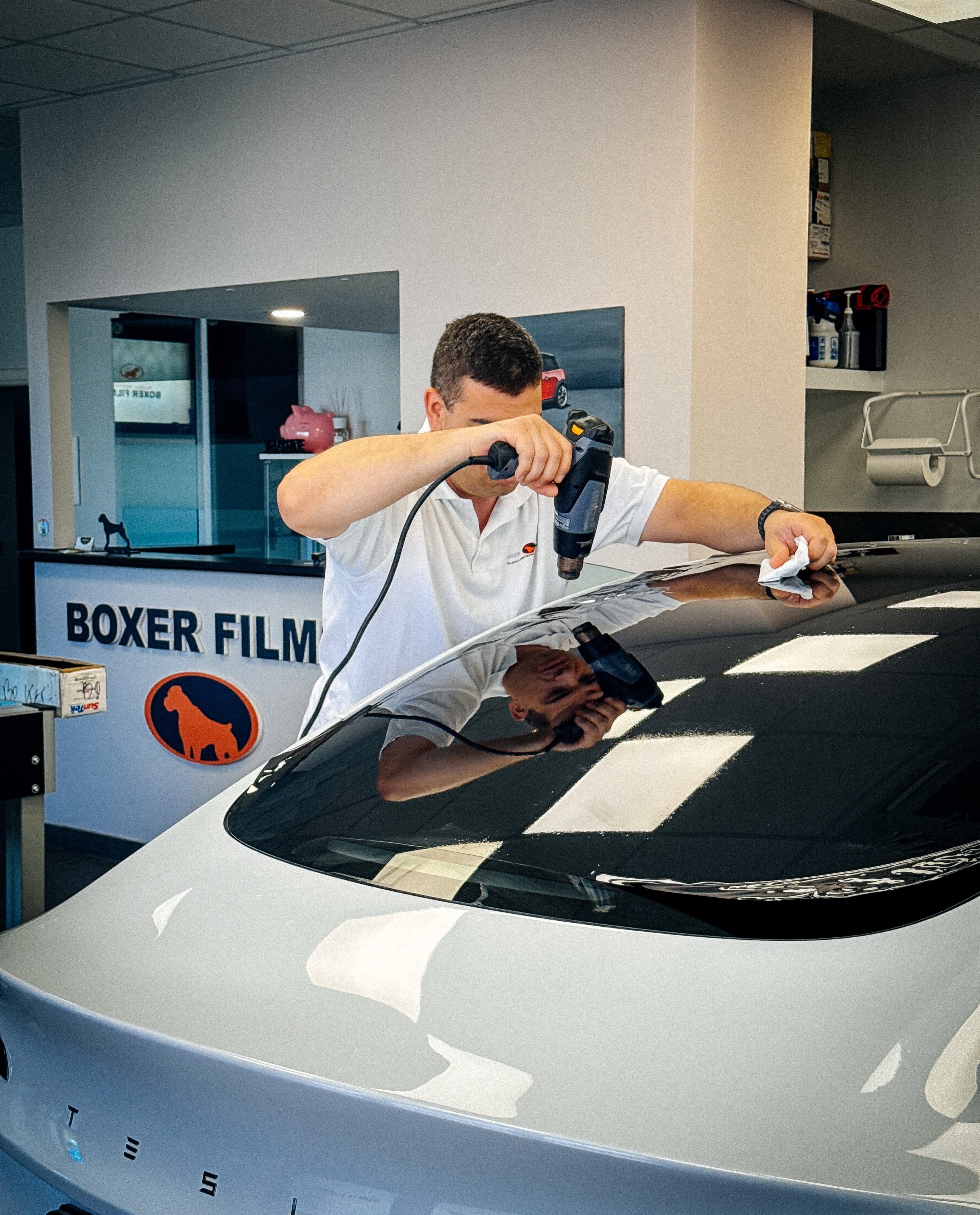 Installazione professionale di pellicole oscuranti per auto